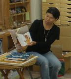 読み聞かせ中.jpg