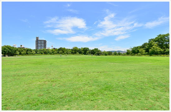 公園 梅小路 京都市集│梅小路公園手作市集。好逛又好買。適合親子一起來逛